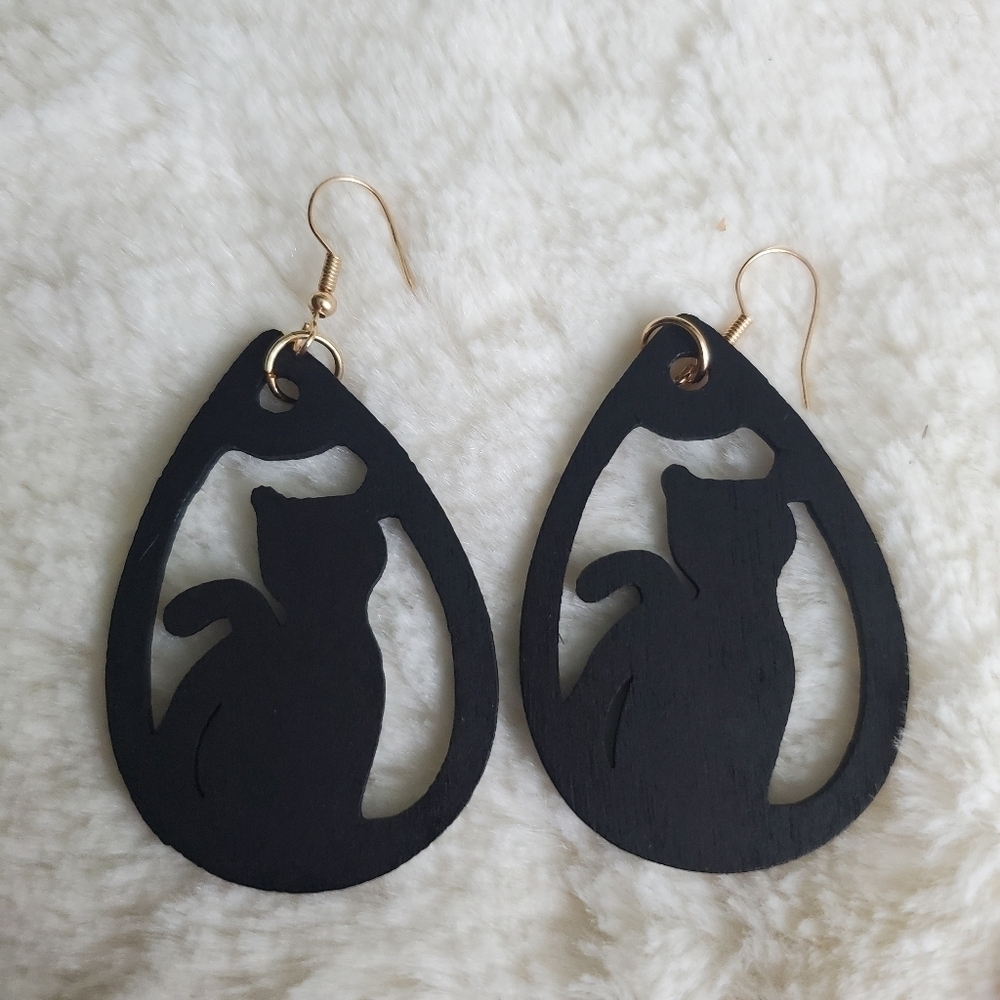 3/$15 New Black Wooden Halloween Cat Earrings - Picture 2 of 3